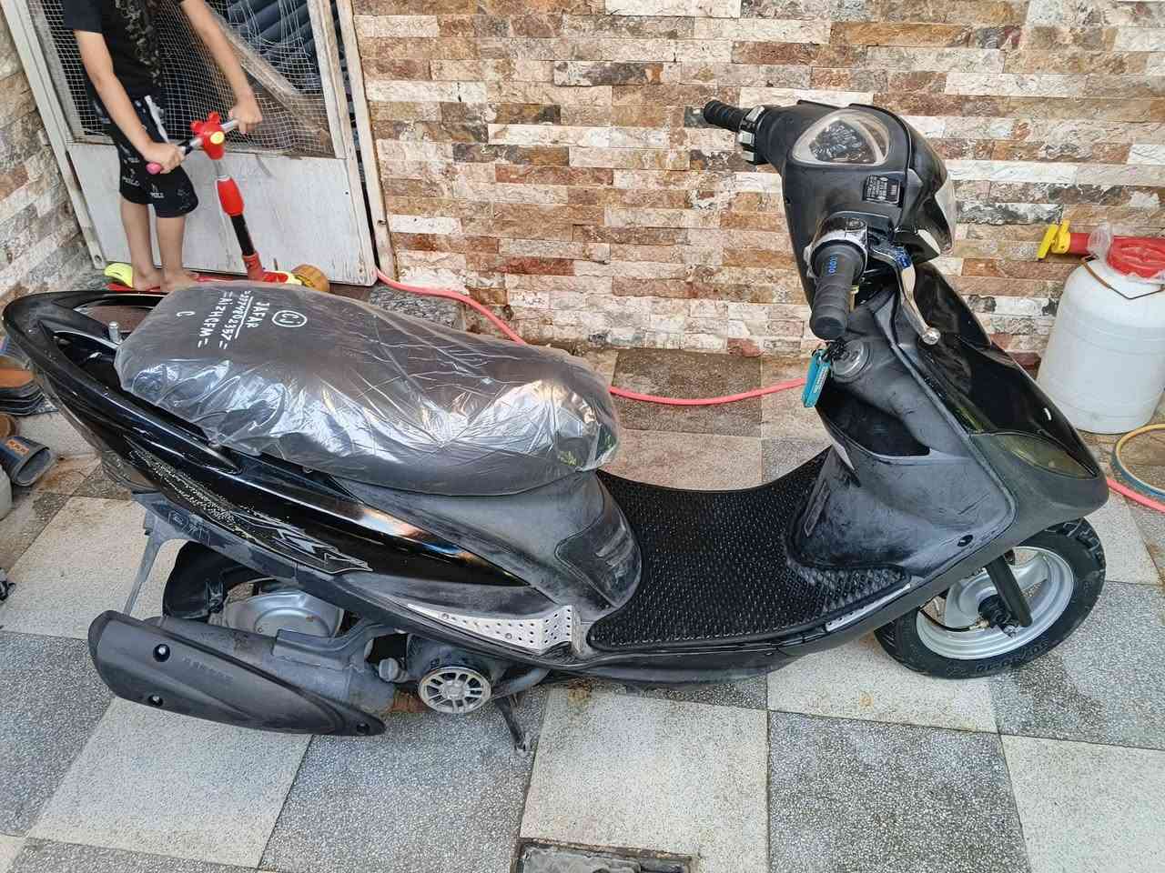 سلام عليكم دراجه للبيع ماكس عدله نضيفه شوفت عينك كفاله الدراجه ما مفتوحه مكينته كفاله عامه السعر 800 الاستفسار الاتصال ***********
