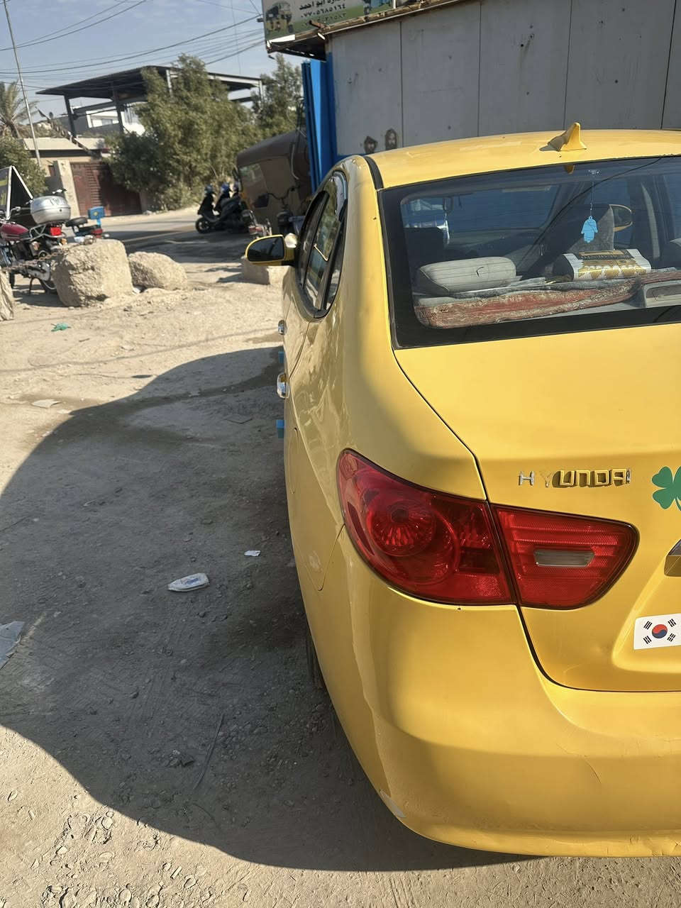 يالله السلام عليكم النترا 2010 امريكي 

محرك 2000 سياره ليبل واحد حادث جاملغ الخلفي جهة السايق 

سياره مال جني خير من الله اي نقص مابيه  كهربائيات حداده خلفي امامي 

ماتصرف ربع عليه كبل لشارع سياره حولبت عندي بذاك الشتة. 

سعر 98 بيه مجال قليل كلش 

عنوان بلديات شارع الكهرباء 

هاتف ***********

فقط واتساب
