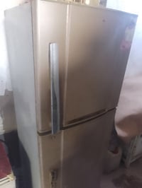 ثلاجة شغالة • فيها مجال