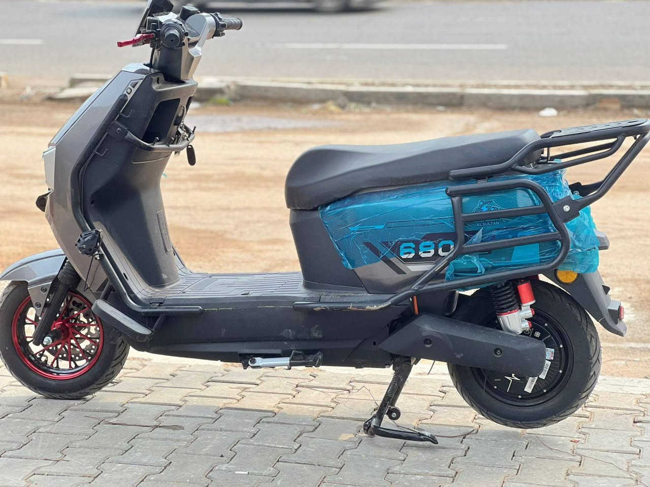 سلام عليكم شباب دراجه شحن للبيع نوع سكنس  زيرو زيرو غير مستخدم من المعرض البيت الله
شاهد  بعدها وكاله ولا شحنه مشحونه ابد 
  الله  شاهد وصل معرض موجود ابسمي  مواصفاتها
الموديل2026
بطاريات 6 دبل 
التحويلات4
السرعه75 حقيقي معا الوزن 
شاشه تاب تعرض الك لاعطالً ان وجدت 
اشاير رباعيه 
شاحنه اصليه 
تشغيل عن بعد 
تشغيل كارت 
بصمات 2 
سويجات 2
كارتات الذكي 2
نضام السرقه 
مري أصليات 
تحمل شخصين 
تايرات جوبلس تحمل وزن عالي جداً
لونها مميز 
قفل ستيرن 
لونها مميز كلش 
استان تعليك /استان صفح 
لايتات زنوزن قويه جدا
الدراجه مدرعه بل كامل 360درجه

 اي استفسار اتصال 

***********

العنوان بغداد
