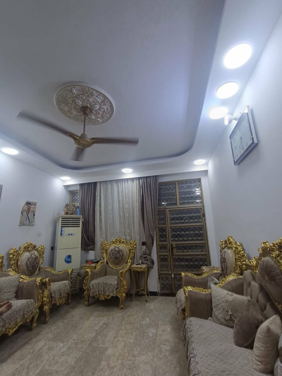 تم تغيير السعر بسبب الظروف لمعرفة السعر اكتب تم ويوصلك خاص
للبيع — دار سكن في البلديات / خلف بنزين خانه الجديده خلف كبه الوسطي 100 متر مربع 10×10 بي تشجير 70متر او 100متر من ضمن الكراج عرض شاع 20 
متواجد فقط وتساب رجاء خط مغلق ***********
