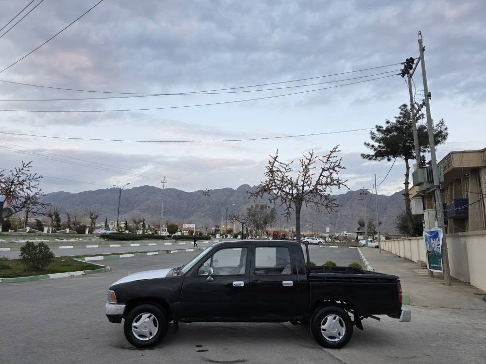 بلاش بەلاش  
بابەتەکەم زۆر جیاوازەو هەرزانە
پیکاب تویتا یابانی مۆدیل 1992 
گێر تۆماتیک مەکینە بەخاخ تەبریت سارد گەرم مەزبووت گێروو مەکینەی تویتا یابانی مۆدیل بەرزی لەسەڕە سەیاڕەکە ئارم بوە ئارمەکەی بزر بووە بەشەرتی ماڵی مەدەنیو دیناری کەسی تیانەبیت 
گێروو مەکینەو کامل کارەبایو تندوو تۆڵی مەزبووت شانسی بەشەڕتە خایسی نیە وەرگەڕاو براوە بەشەڕت
تەبریت تەجیل فڵچە لەیت هۆرین گیچی بەنزین هەمووی مەزبووتە ماڵی فەقیرەو ماڵی کەسابەتە بەنزرن کەم دەخوات 
شوێن رانیە *********** نرخی $15کۆ رانية, السليمانية
