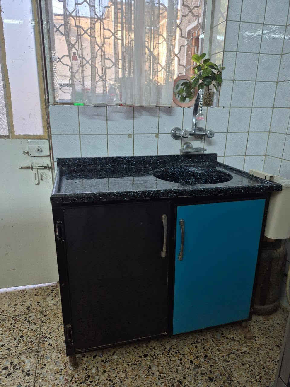 سلام عليكم
كاونتر للبيع 3قطع مرمر ستعمال قليل اخو الجديد 
شراي يتصل ***********
