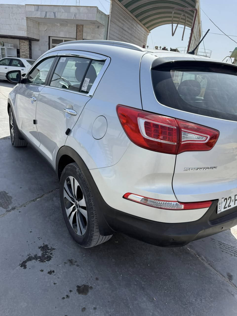 السلام عليكم يوجد سياره للبيع  كيا سبورتج 2012   مكينه 2000 السياره كير مكينه تخم تاير الكشر مكفولات ماعدى الباب الي وره السايق مبدل نفس اللون  فول مواصفات كشن كهربائي بانو راما تخم حداديه  تبريد كله جديد  رقم اربيل  باسمي رقم دولي الجديد   السياره خير من الله الشراي  الاتصال على 
***********
