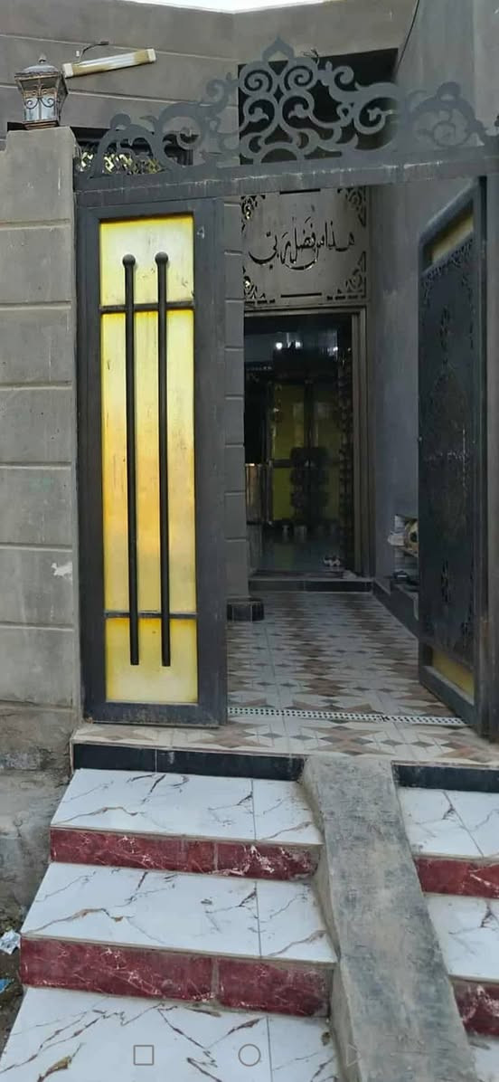 دار ١٠٠ متر شرك بيع مستعجل 
الواجه ٥ النزال ٢٠
البناء جديد طابوق عكادة
استقبال
مطبخ
صحيات داخلية وخارجية
صاله مفتوحة على المطبخ
غرفة نوم واحده
مناور ٢
درج
نقص ستارة فقط 
العنوان الديوانية حي الوحدة خلف مركز حي الوحدة
الارضيه بورسلاين
عالي عن الشارع
السعر ٦٠ مع مجال قليل
للاستفسار أكثر مراجعة مكتب الوكيل التوكل للعقار الكائن في حي العسكري شارع ٣٠ او الاتصال والمراسلة على الواتساب على الرقم ***********
@إشارة
