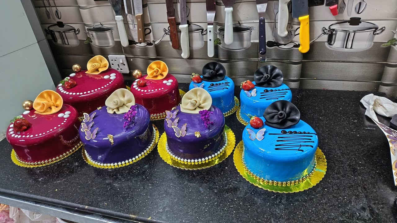 سلام عليكم خلفه كيك ومعجنات بجميع اصنافهن متفرغ للعمل للتواصل واتساب ***********،
