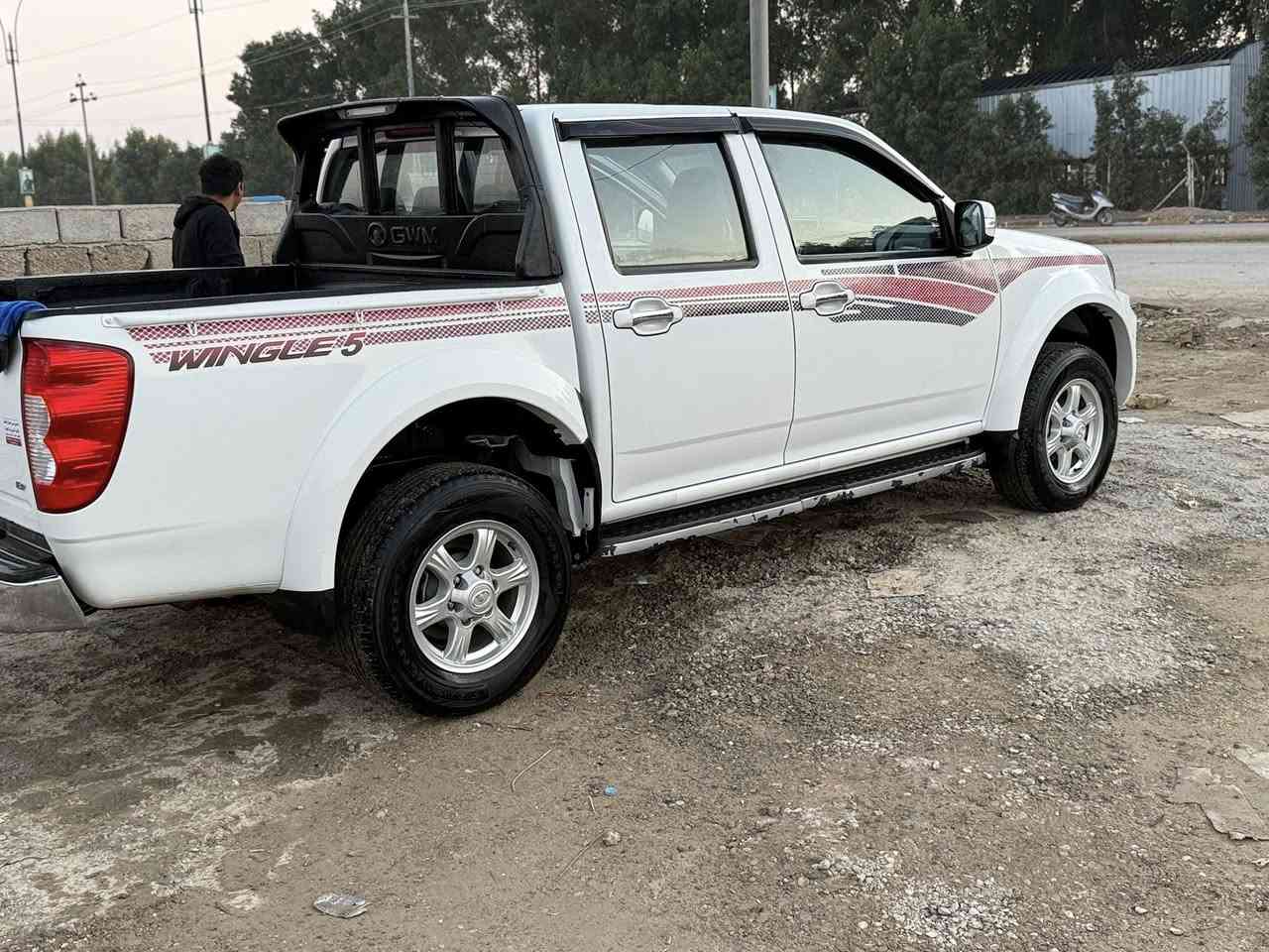 السلام عليكم 
كريت ويل2025 سيارة رقم دولي 
رقم مثنى تحويل مباشر.  
‏سيارة كفالة عامة
‏السيارة مدورة ثاني يوم 
 ‏
محرك كير كفاله 
تخم تاير جديد 
‏
‏ السعر150 وبيه مجال للشراي
المكان الشطره قضاء الدواية
‏
‏***********.      ***********
