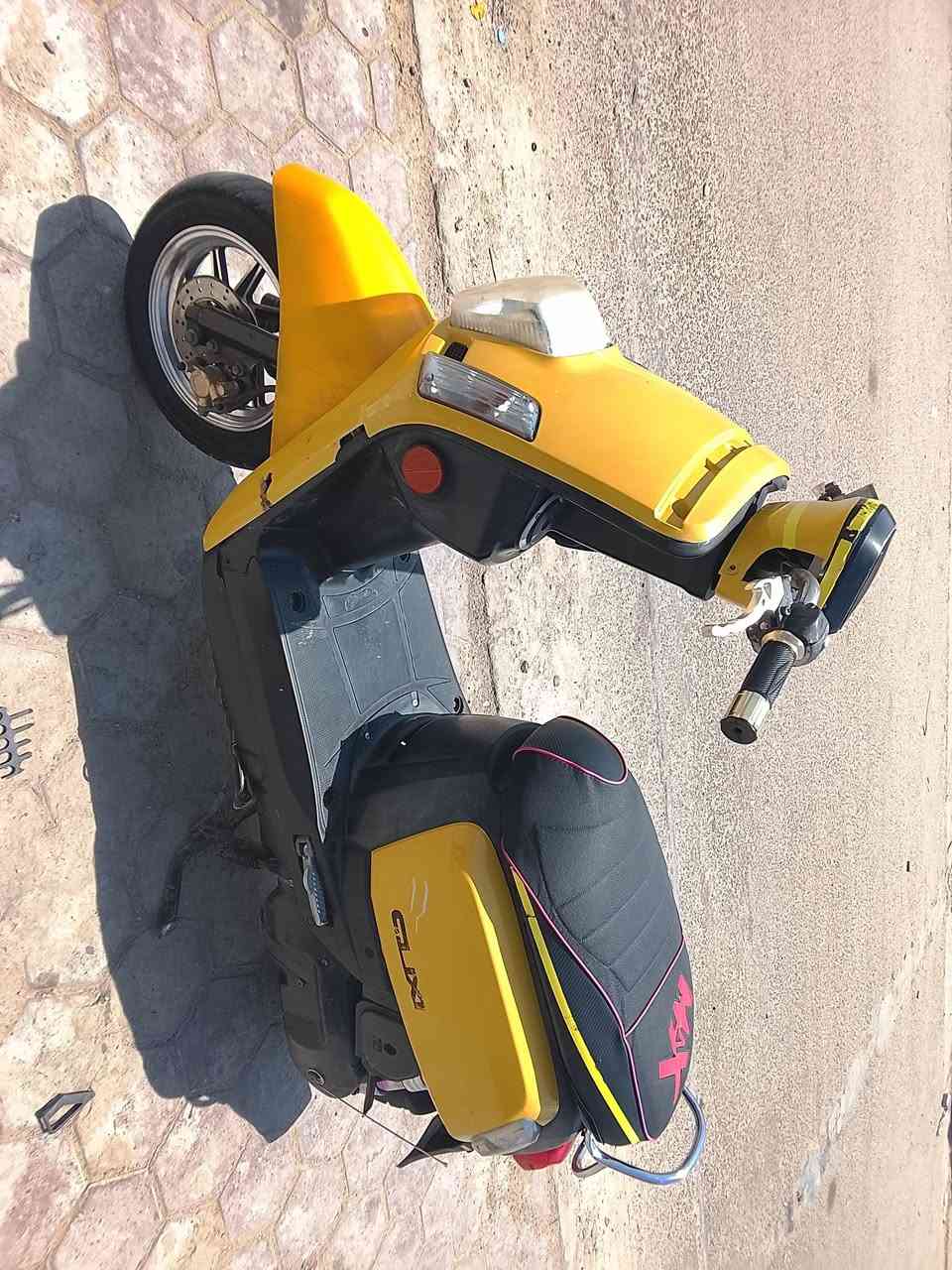 ماكس بوليس مسطره دراجه نظيفه شلعه ومعدل نكره سلف نقصه بس اشاير احتركن الكلوبات  مزوده ويلات ودبل مكينه خرسه ماتنسمع بيع مستعجل مكان موفقيه سعر ٦٠٠ رقمي ***********

