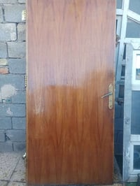 باب خشب للبيع سعر 75وبي مجال ستفسار خاص 07711563696