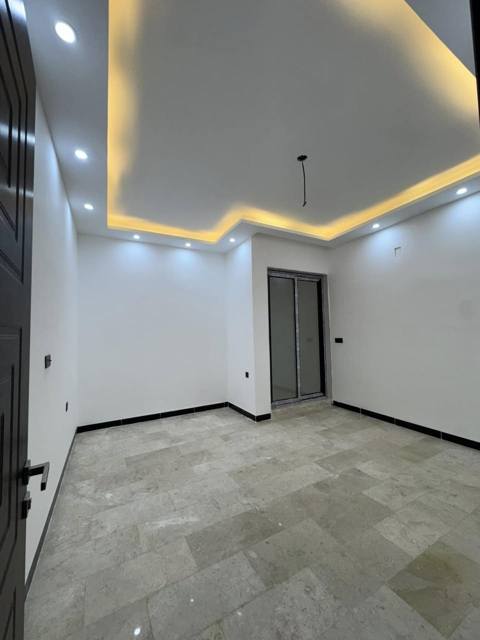 ✨ عرض حصري من شركة عماد الاستقرار للمقاولات والتطوير العقاري ✨

🏡 للبيع داران (Twin House) متجاورتان
📍 الموقع: بغداد - السيدية - مربع الضباط - خلف مجمع السفير مباشرة

🔹 مساحة كل دار: 100 م²
🔹 الواجهة: 5 متر
🔹 سنة البناء: 2026
🔹 تاريخ الإنجاز الكامل: 2026/6/14
🔹 تنفيذ وتصميم وإشراف: شركة عماد الاستقرار للمقاولات والتطوير العقاري

✅ بناء حديث بتصميم مودرن فاخر ودرجة أولى
✅ واجهة مرمر بتصميم معماري مميز
✅ تنفيذ كامل وفق المخططات والتصاميم الهندسية
✅ ديكورات داخلية حديثة مع Profiles
✅ تشجير أمام كل دار لإضفاء لمسة جمالية مميزة

محتويات كل دار:
▫️ 3 طوابق
▫️ 4 غرف نوم
▫️ 3 حمامات وخدمات
▫️ استقبال مريح
▫️ مطبخ
▫️ 2 منور
▫️ توزيع هندسي عملي يحقق الراحة والخصوصية

🏗️ جودة تنفيذ تفتخر بها شركة عماد الاستقرار
نستخدم أفضل المواد الإنشائية والتشطيبات الحديثة لنقدم داراً تجمع بين المتانة، الجمال، والراحة العائلية.

💰 لمعرفة السعر والتفاصيل الكاملة
أرسل كلمة “الاستقرار” برسالة خاصة وسيصلك السعر مباشرةً.

📞 للاستفسار او حجز موعد للمعاينة:
***********
***********
***********

📍 عنوان الشركة:
بغداد – السيدية – شارع الضباط التجاري – قرب دائرة الكهرباء
