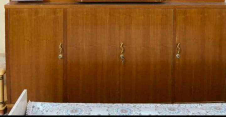 بوفيه فراش قياس مترين شغل تفصال تكمه
عنوان داره كوناره داخل فرع مي كلات مزاد ابو علي ***********
