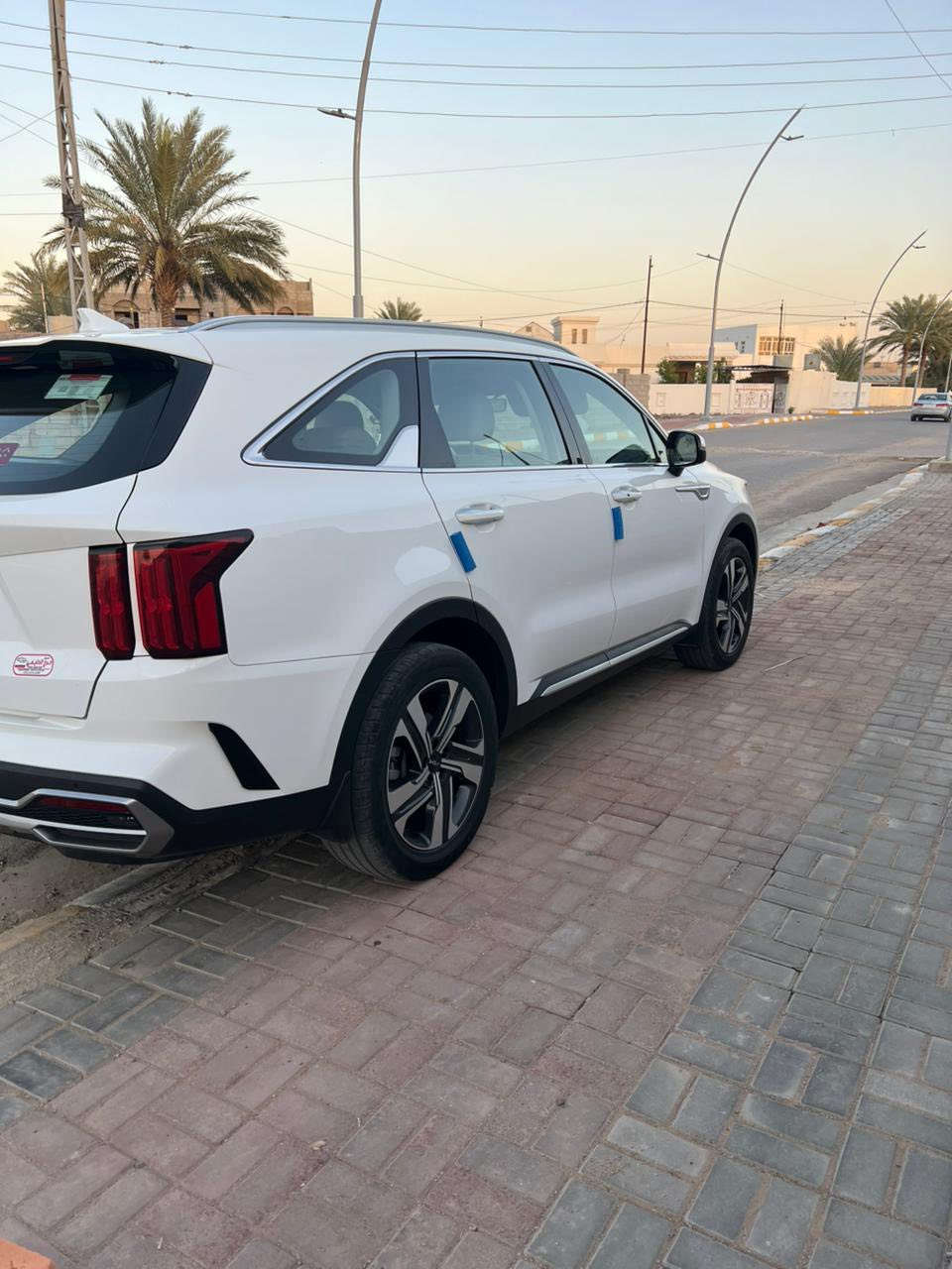 السلام وعليكم
للبيع سورنتو موديل 23 
 مواصفات   
 بصمه تشغيل + بصمه ابواب 
فول عدالبنراما . 
 تحكمات استيرن جهتين 
  لايت 4 عدسات عالي ناصي كشافات ثلجيه 
 كير ماوس 
 شاشه جبيره 
كامرات دوراه عند البك 
حساسات اماميه 
حساسات خلفيه 
كشن سائق كهرباء 
كشن راكب كهرباء 
عدد الركاب 7 
محرك 6 سلندر 
لون ابيض ثلجي
 ويل كب اكروم 
سستم ايرباكات 
ماشيه ١٢٣ وقابل لزياده 
رقم بغداد بسمي تحويل مباشر 
سياره نضيف حيل وجديده 
داخل عسلي مكاني رمادي  
سعر ٢٧٥ وبيه مجال 
***********
