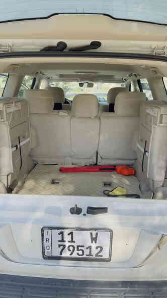 السلام عليكم ورحمه الله وبركاته
للبيع فقط تيوتا لاند كروز موديل2019 

GXR اصل

لون ابيض 

رقم بغداد  بأسمي ارقام وهزه وسنويه  وفحص كلها جديد 

مواصفاتها بصمه دخول بصمه تشغيل تحكمات ستيرن كروز سرعه شاشه جبيره كاميرا خلفيه 

كراسي جلد نضافه الجلد 100٪ 100 

كراسي كهرباء 

دبل ماوس فور ويل 

زراك لايت امامي 

8 ايرباك 

7 راكب 

3 قطع تبريد

صدر السياره بلادي ممفتوح

كير مكينه بلاديه ممفتوحات

ماشية 19 الف كيلو متر

جاهزه مناقصها شي 

بالخير على الي يشتريها

عنوان السياره . كربلاء 

سعر السياره.610$ مجال للشراي 

رقم الهاتف........***********
