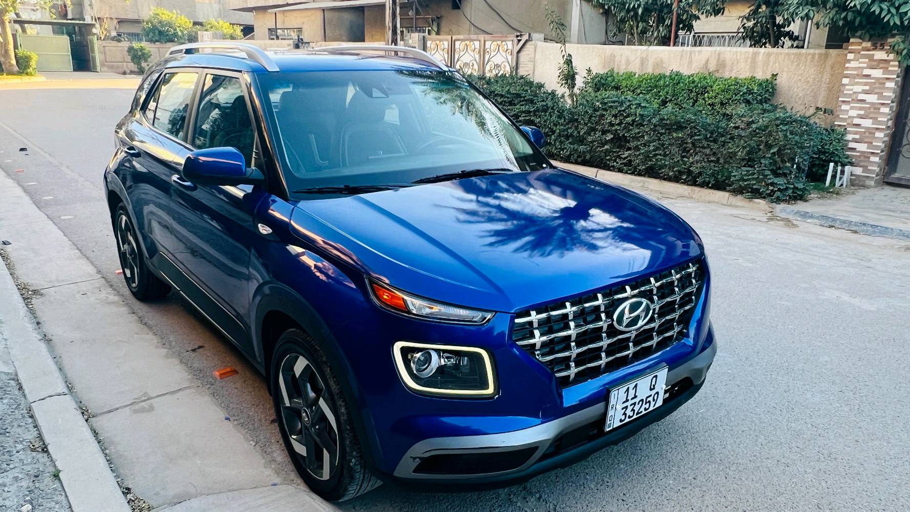 السلام عليكم
🚘 Hyundai Venue 2022 – رقم بغداد باسمي
 مواصفات السيارة :
بصمة أبواب وبصمة تشغيل
تشغيل عن بُعد
مقاعد جلد مطعّم مخمل
رادارات أمامية وجانبية
كاميرا خلفية + شاشة
مقاعد تدفئة وتبريد
الممشى: 22,300 كم
كير محرك تبريد مكينه كفاله عامه 
تخم تاير 
دوخل نظيفه سياره حلو معنا الكمله بل عافيه.
الحالة: حادث سطحي فقط، تم تبديل وصبغ البنيـد، بدون أي ضرر داخلي. الشاصي مكفول، والمحرك 1600 دبل نوزل بحالة ممتازة، ولم يتم تبديل أي جزء أساسي.

💰 السعر: 125 ورقه 
📞 رقم الهاتف: ***********
📍 مكان السيارة: السيدية