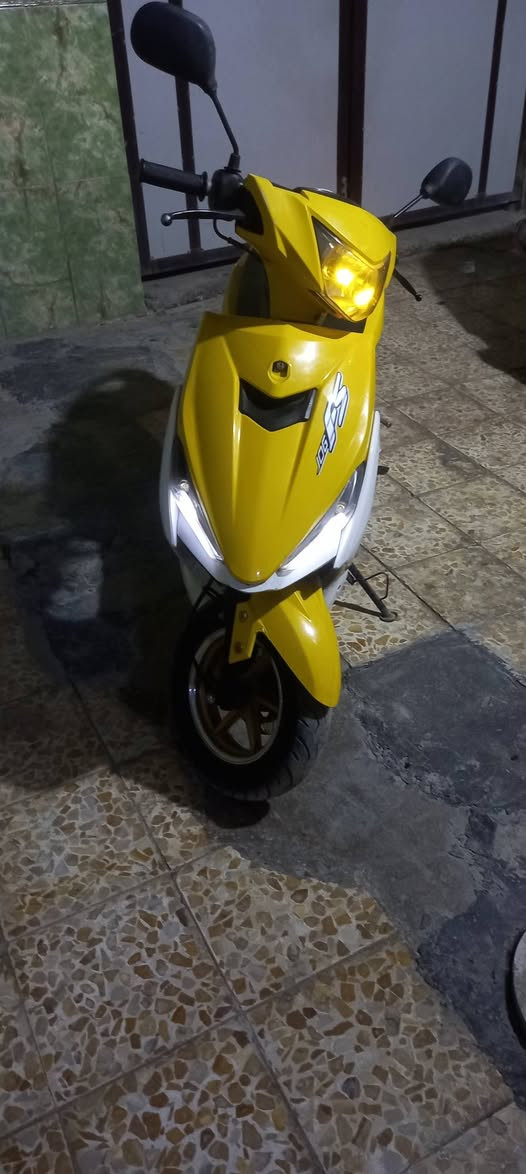 سلام عليكم عندي هاي دراجه جديد بيه بس لدوسه مكسوره مكينه جديده هندر جديد وباتري جديد كله شغاله مبيه نقص مكانه لشعب حي لبساتين  لسعر ٢٢٥٠ رقم ***********
