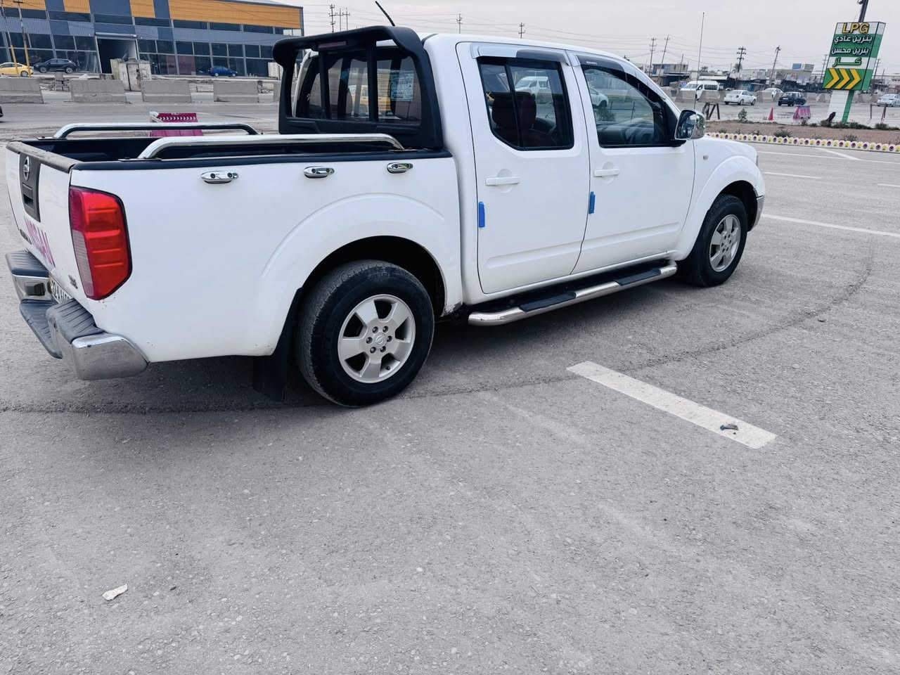 نيفاره موديل 2009 للبيع كير عادي رقم اربيل الجديد مكفوله من الصبغ والتبديل عدا بارد بل جاملغ الخلفي مكانها بغداد بسمايا 
الاستفسار 
***********
***********
