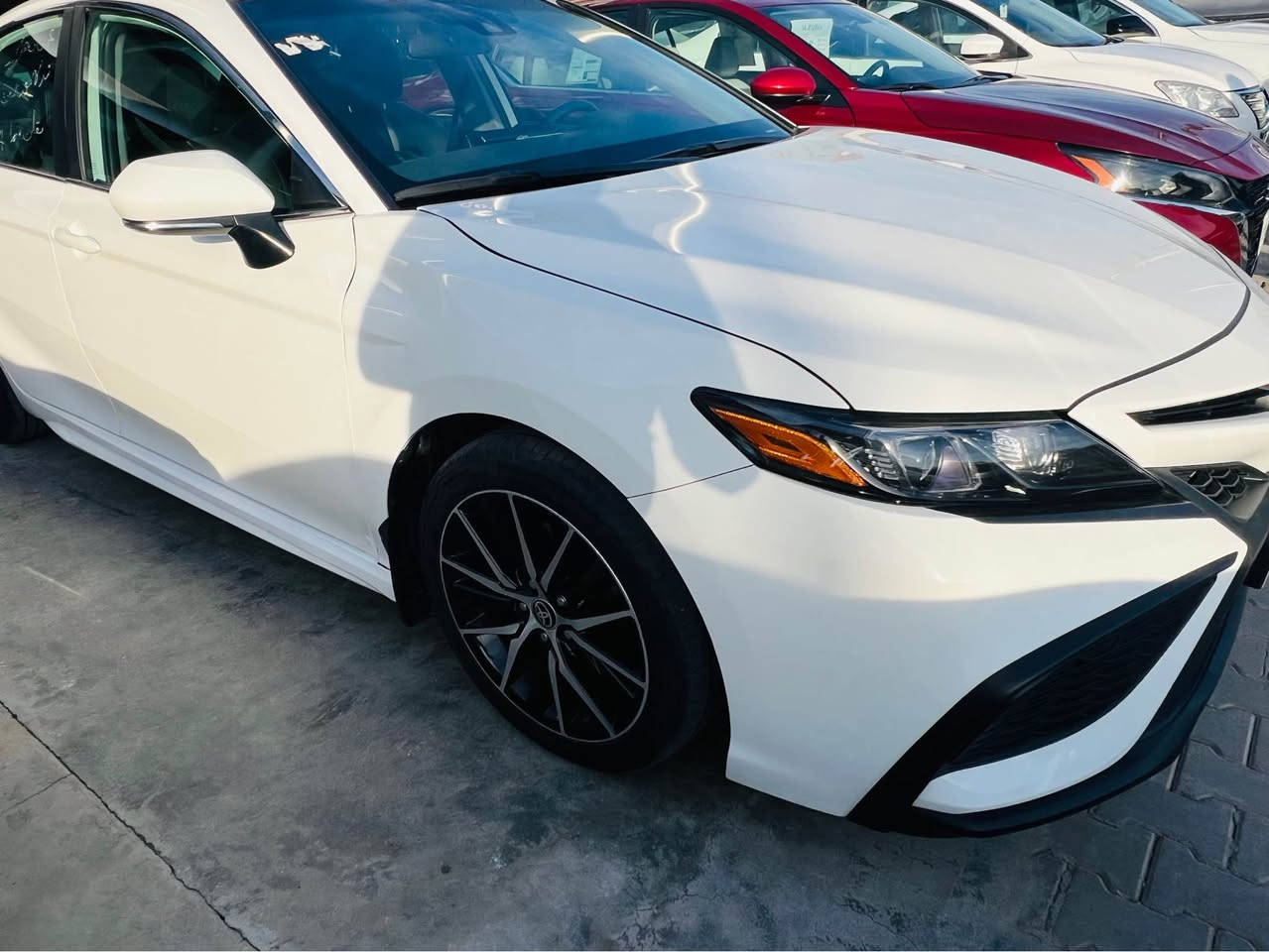 السلام عليكم 
للبيع تويوتا كامري 2024 SE 
موصفات SE المعروفه بلاضافة آلى تدفئه بلكشنات مع استيرن تدفئه
الظرر موضح بلصور جاملخ السكن والباب بينهن صبغ وصور حادث مرفقه ايرباك فقط التكمة طرف سكن طاك  بدون دواخل بدون اي شي بجم كبس دعامية وحتى لايتات كلها ع بلادي 
رقم كاتي يترقم شمالي 
السعر 215 $ 
للاستفسار اتصل *********** كركوك, العراق
