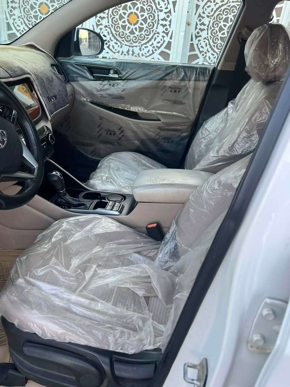 توسان ٢٠١٦ بغداد باسمي سوناره مرفق سياره نظيفه  حداديه كير تبريد ثلج خير من الله وال مكينه  مفتوحه ماشيه 188 سياره خليجيه  مكينه2000دوش تخم تاير جديد  السعر 147بيه مجال عنوان بغداد الحريه ***********
