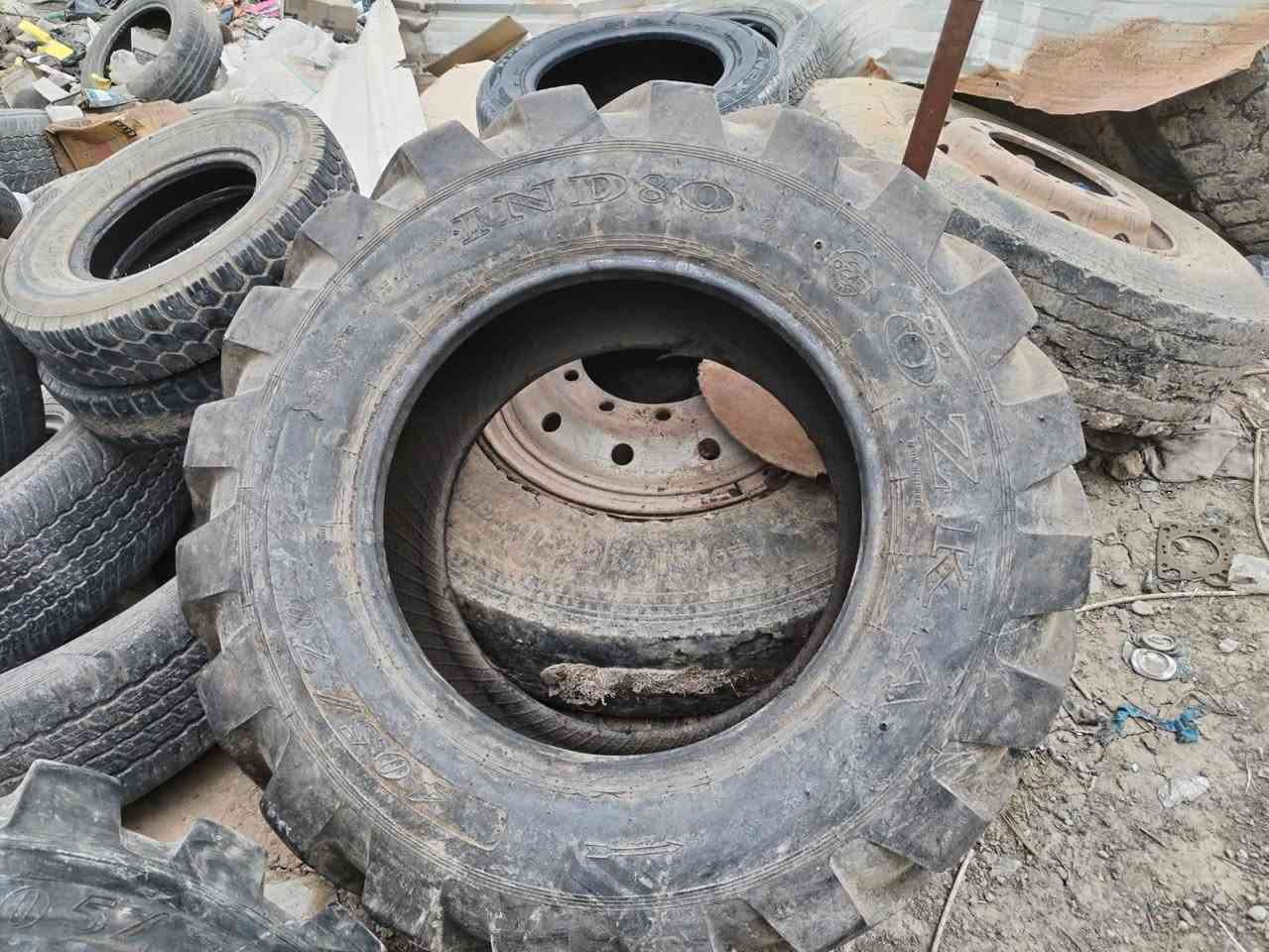 السلام عليكم 
زوج تايرات صنع تركي مستخدم شهر واحد ومتروكات قياس 405\70\24  السعر ٧٥٠  الف مكاني بغداد


**إذا كنت صاحب هذا الإعلان وتريد حذفه لأي سبب، رجاءا أرسل رسالة إلى الدعم الفني**