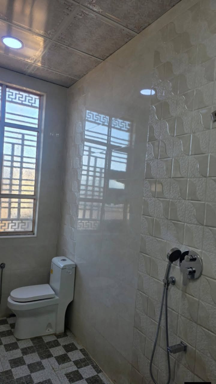 🏠 بيت للبيع – حي الأمين الأولى
📍 قرب محطة بنزين خانة الشموس
📄 سند زراعي
📐 المساحة: ٢٠٠ متر
🏗️ كونكريت مسلح
🛣️ شارع تبليط
تفاصيل البيت:
غرفتين
صالة
استقبال
حمامين
مطبخ
طابق ثاني صالة واسعة
💰 السعر: 95 
للاستفسار خاص أو الاتصال على الرقم  ‏‪***********‬‏
