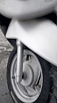 السلام عليكم دراجه منغولي 120 الدراجه سلف و هندر مكنتها خير من الله كهربائيات شغاله الدراجه مابيه اي نقص كفرات بلادي  الدراجه بلادي ما مفتوحه السعر600 وبيها مجال المكان الغزاليه شارع المركز الرقم ***********
