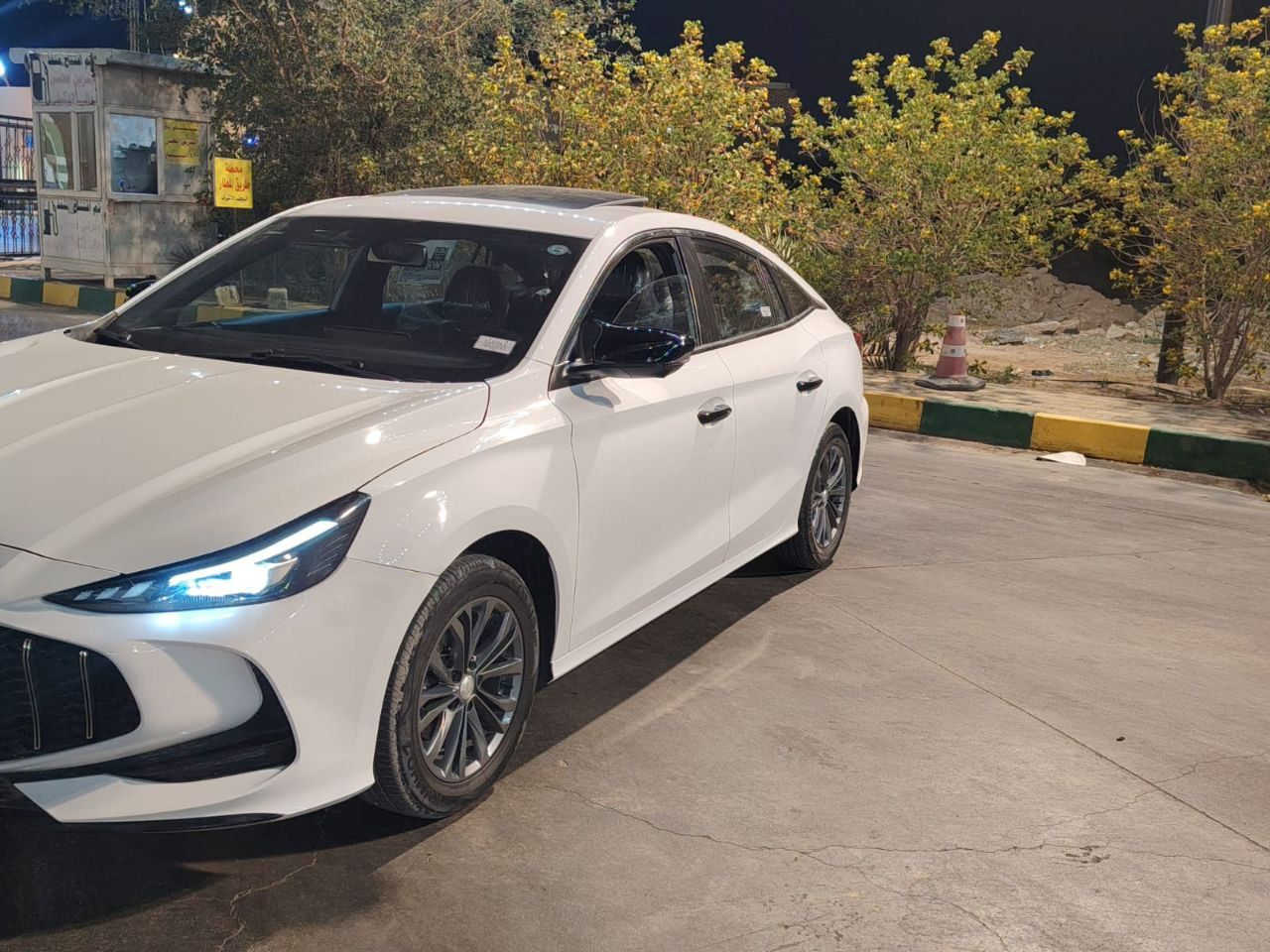 ‏السلام عليكم للبيع فقط
‏ام جي فول مواصفات موديل 2025
‏ماشيه 21 بعدهه بحاله الشركه
‏لمواصفات :
‏🛸 خمس كاميرات دوارة 360
‏🛸 مصابيح نهارية LED
‏🛸عداد ديجتال
‏🛸مصابيح خلفية LED
‏🛸مرايا جانبية كهربائية
‏🛸ابل كاربلاي و اندرويد اوتو
‏🛸اشارات في المرايا الجانبية
‏🛸بصمة تشغيل وبيبان
‏🛸مقود من الجلد
‏🛸مقاعد جلد رياضية لونين
‏🛸مكابح توقف الكترونية EPB 
‏🛸مكابح انتظار الكترونية AUTO HOLD 
‏🛸ABS
‏🛸نظام الثبات الالكتروني ESP
‏🛸نظام مكابح المنعطفات CBC
‏🛸حساس ضغط الهواء في الاطارات
‏🛸فتحة تكيييف خلفي
‏🛸نوافذ كهربائية 
‏🛸شاشة 10 انش مع نظام بلوتوث
‏🛸تحكم بالمقود جهتين 
‏🛸مداخل USB مع شاحن
‏🛸كاميرا خلفية مع حساس خلفي
‏🛸مثبت سرعة
‏🛸 شفتات استيرن 
‏🛸تحديد مسار 
‏🛸دواسات بنزين وبريك معدنية رياضية
‏🛸ويل 17 من الالومنيوم
‏🛸رادار امامي
‏🛸مانع تصادم 🏎️
‏🛸رادار خلفي 
‏رقم  اربيل وكاله تحويل ماكو مشكله تحويل وكالة 
‏
‏السعر (120 ) $ 
‏للاستفسار  *********** نجف
‏
