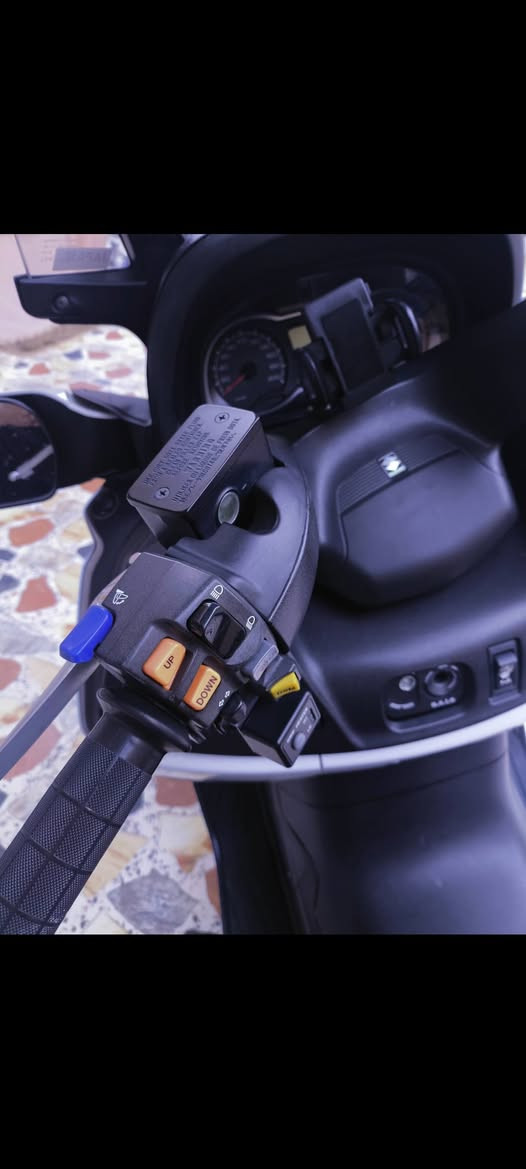 السلام عليكم شباب سكاي ويف 650 للبيع الدراجه نضافه فول مثل ما واضح  بالصور موديل 2017 فئة LX فول مواصفات تدفئه مقابض تدفئه كشنات مري شفط كهربائي جامه كهربائي انضمه قياده عادي +اوتو +بور  + abs باقي المواصفات معروفه  الدراجه مكفوله كفاله عامه المكان ميسان اي استفسار اتصل وتدلل ***********
