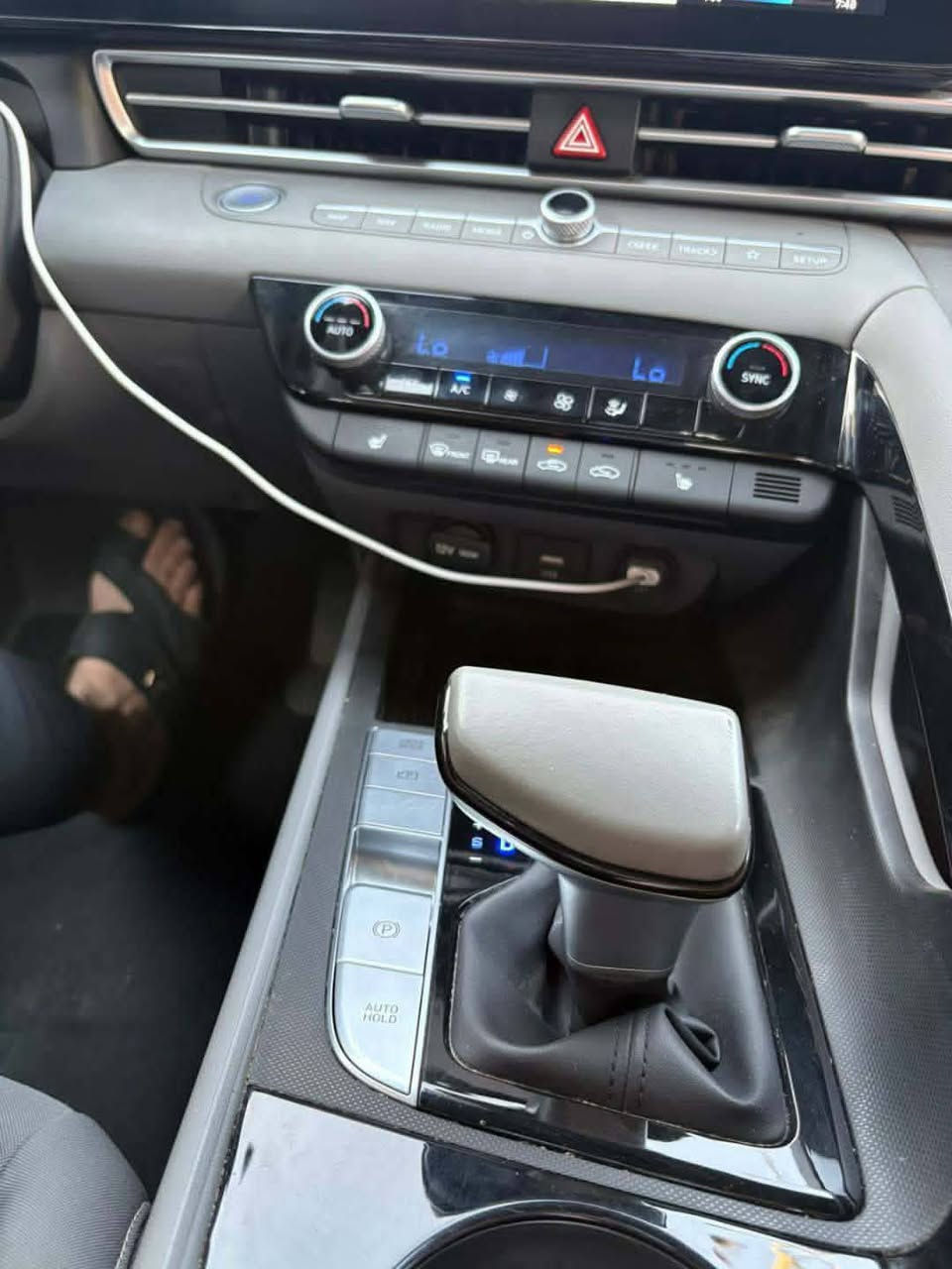 السلام عليكم النتره موديل ٢٠٢٣السياره مبدل بيها بس دعاميه خلفيه حدثها جدان بصيط موصفات كشنات تدفئه شاشه متصله ويل كب كروم فول تحكم سترن نقطه عمياء رادار امام خلفي تبريد بيانو السياره جديده بمعنه الكلمه ماشيه ٥٠ميل مامتوجد عله الفيس الي يحب يتصل واني خادم (***********) (***********) السعر (١٦٠)وبيها مجال بصيط حك الجيه
