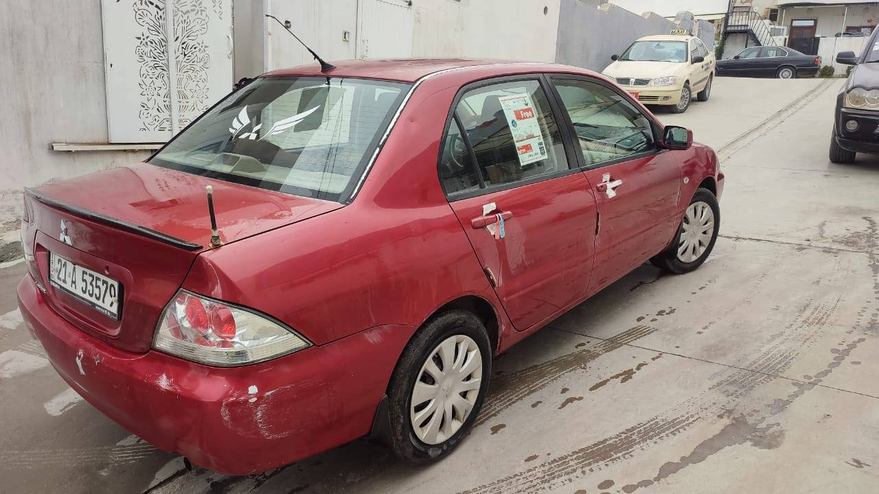 ***********

لانسەر مۆدێل 2007 مەکینە گەورەی ناو زەرد، گێڕ و مەکینە بەشەتی فەحس و تەرایی و فیتەر، پێنج پارچەی بۆیاخە لەسەر ساغی، بێ دەعم و لێدران، پشت و پێشی کەپسە، سەنەوی تا مانگی دوانزە تازەیە بەناوی خۆمەوەیە، سەیارەکی بێ مەسرەف و زۆر نەرمە، هادرۆلیکی گێڕ و ڕۆنی مکینەی تازە گۆڕاوە، دوو سویچی شەریکەی لەگەڵە تەبرید و گەرمی و کارەبای بەشەرت هەموگیانی بەشەرت ئەفرۆشم تەحویل و غرامە و بڕاوەی بەشەرت ٧٦ کەمێ معامەلە السليمانية, العراق
