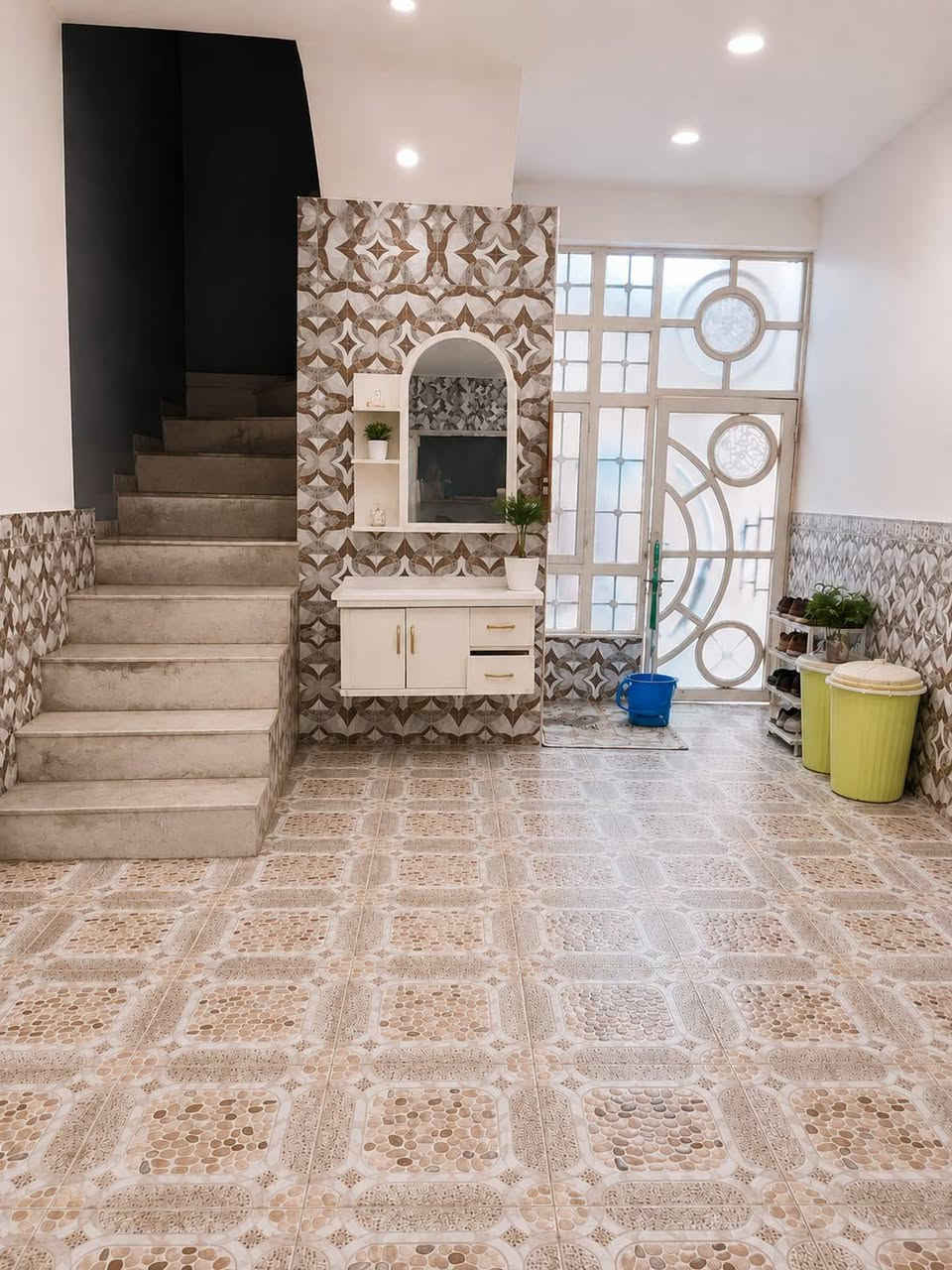 ⚜بسم الله الرحمن الرحيم⚜
                  🎗اعلان رقم 18🎗
🎄دار سكن في منطقة دور العمال طابقين🏡

🔸️المساحة📐(200م) (10*20) 

🔹️صنف العقار طابو صرف

🔸️خدمات كاملة  ( ماء و كهرباء و مجاري و تبليط)

🔹️عرض الشارع 10م 🌄

🎯العنوان// شارع (كوت _ عمارة) قرب ملعب تارتان ليفربول

الطابق الارضي " استقبال، مطبخ، هول، غرفتين نوم، مجموعة صحية "

الطابق الأول"هيكل مسقف نفس بناء الطابق الأرضي "
🎯ملاحظة مهمة:- 
📌" بيع فقط ♻️ "

📌"مطلوب اسكان 10 مليون "

☎️للإستفسار مراسلة الصفحة او الاتصال بنا 
***********
(تواصل واتساب  )
***********

📌يمكنكم الإعلان عن عقاراتكم بمراسلة الصفحة او الواتساب وابلاغنا بالتفاصيل
