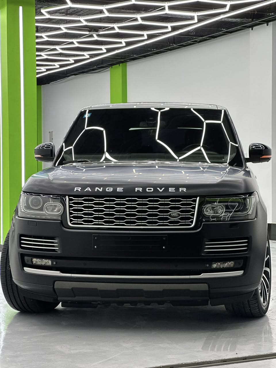 السلام عليكم رانج روفر ٢٠١٥ خليجي وكالة سردار تو كلر  اوتوبايغراف لارج فول مواصفات اعلى فئة داخل احمر منفصل vip السيارة نظيفة حيل بيها صبغ الهلال داير باب خلفي وجاملغ مغلفة ppf طافي رقم بغداد باسمي تحويل مباشر السعر 420 مكان السيارة الانبار الفلوجة رقم الهاتف ***********
