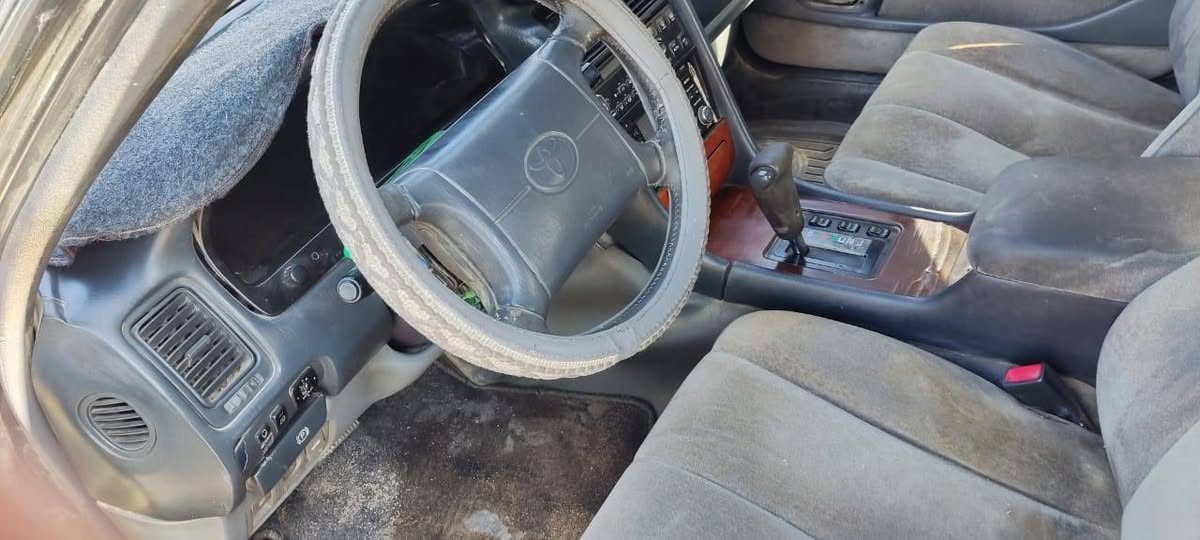 سلام عليكم سيارة لكزز موديل 1991 بدي نضيف لا ضربه ولا خياس مكفوله من النقل والكصه والعيب الشرعي راعيه بخور زبير يريد تحويل رقم بغداد. محرك ثنين ونص الگير بيه تأخيره على البك فقط. سياره بدية كلش نضيف لا صبغ ولا مسمكر دواخله حلوه تبريد كامل عوزه فقط كمبريسر. هاتف ***********... السعر 30
