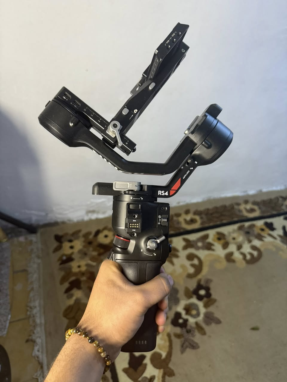 السلام عليكم  رونن RS4جديد بمعنى الكلمة مستخدم كلش قليل جهاز نضيف حيل كارتونة وغراضة موجودة جهاز اخذتة ب ٦٠٠ قبل شهرين ومستتخدم ١٠ مرات قيم السعر بما يرضي الله العنوان الشغلة رقم التلفون واتس آب ***********
