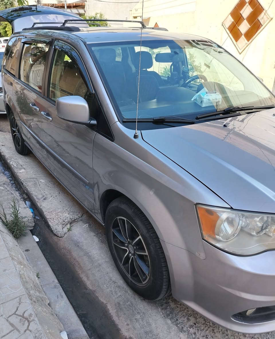 السلام عليكم شباب
دوج كرفان موديل 16 فئة SXT
مراوس مع كيا براد محرك مفتوح
مراوس مع كيا براد محرك مفتوح 
رقم سلمانية بأسمي هزة سنوية جديد
***********
