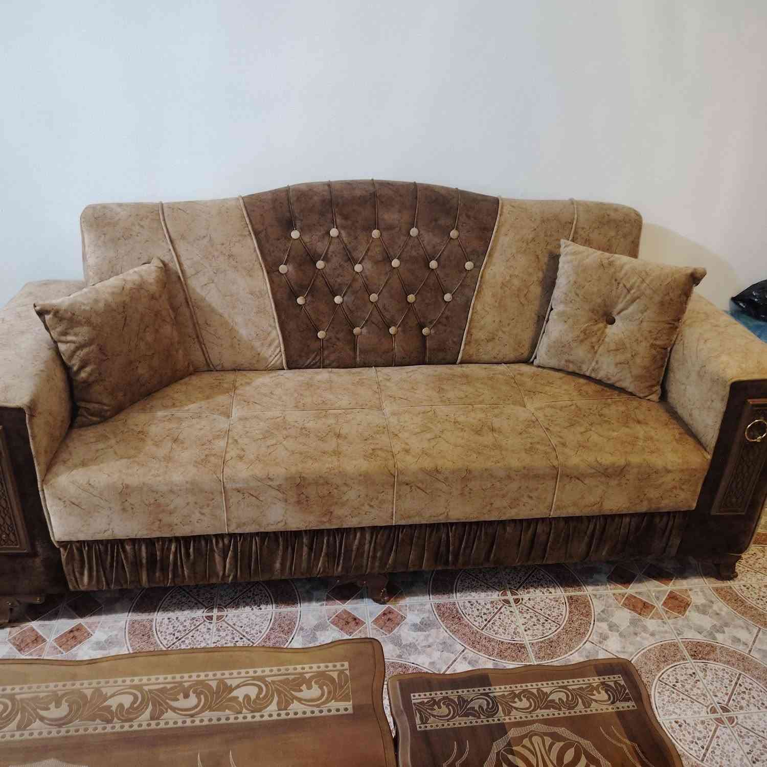 تخم ١٠ مقاعد مستعمل نظيف جدا جدا 🌹
شغل احطاطة درجة أولى 🌸 شغل هيت 🌸 
السعر ٣٧٥ الف 🌹 العنوان هيت شارع القائم مقامية قرب مجمع العيساوي لتنزيلات *********** واتساب 💐
