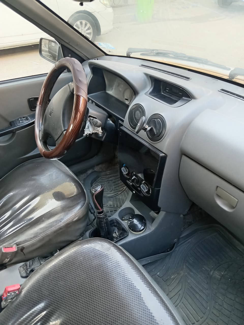 سايبا 2015 مكفولة من الصبغ وهاي بيها بس هاي الشخطات مثل ما موظح نقصها بس راديتر تبريد من بدل المكينة الفيتر ظربها السعر ٣٥ مكاني مدينة الصدر السيارة باسمي
*********** موجود واتساب
