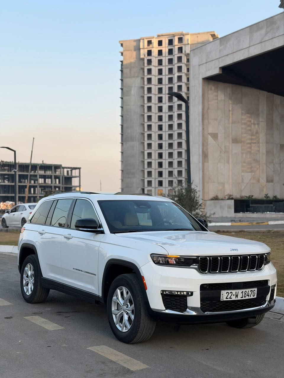 السلام عليكم
جيب كراند شيروكي موديل 2023 
فوول مواصفات سياره جديده 
بدون حادث تبديل جاملغات اماميه 
بدون ايرباك بدون دواخل 

للبيع او مراوس بتاهو 
***********
