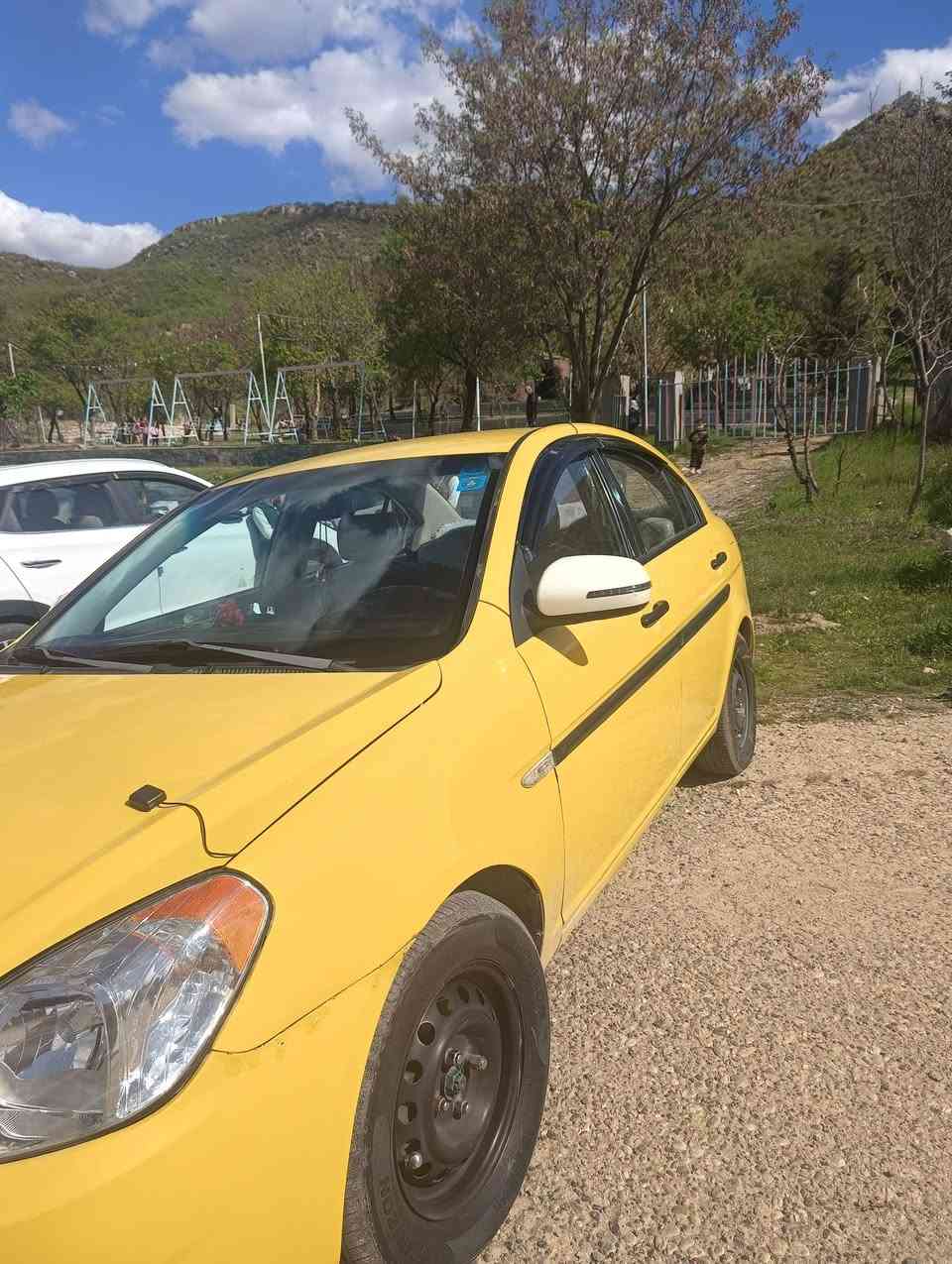 اكسنت دبدوب 2010 ضررها جاملغ الخلفي ..
السياره فول مواصفات تحكمات بدون سلايت 
رقم بغداد باسمي 
محرك 16بداية نفخ تبريد تدفئه شرط  طخم تايرات جديد خط ابيض السعر 90_$بيها مجال قليل ***********
