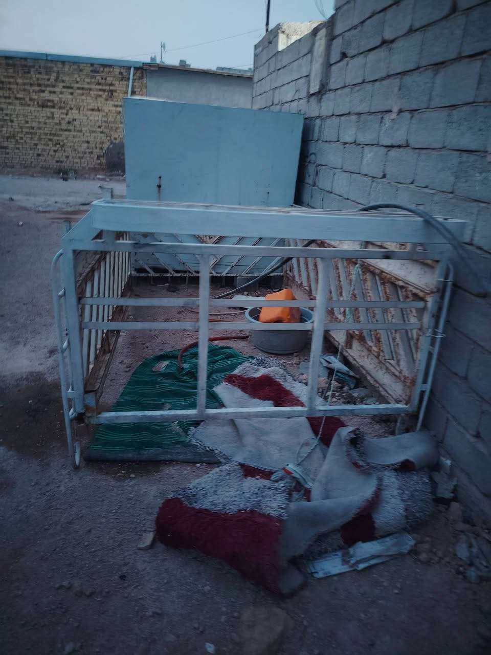 *********** 
السلام عليكم حجر للبيع
