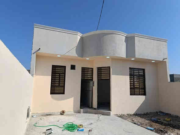 ♦️يعلن مكتب عقارات المسار
***********
عن دار للبيع 🏚️ 
في شط العرب باب االهوى 
♦️المساحة 200
♦️بناء درجة أولى بلوك 
♦️يحتوي البيت ع غرفتين+ صاله +مطبخ + دوانيه + حمامات داخليه وخارجيه+ 

♦️السعر 65 وبي مجال 
للاستفسار اكثر اتصل  
***********
نستقبل عروضكم دور سكينه وقطع اراضي في شط العرب فقط
