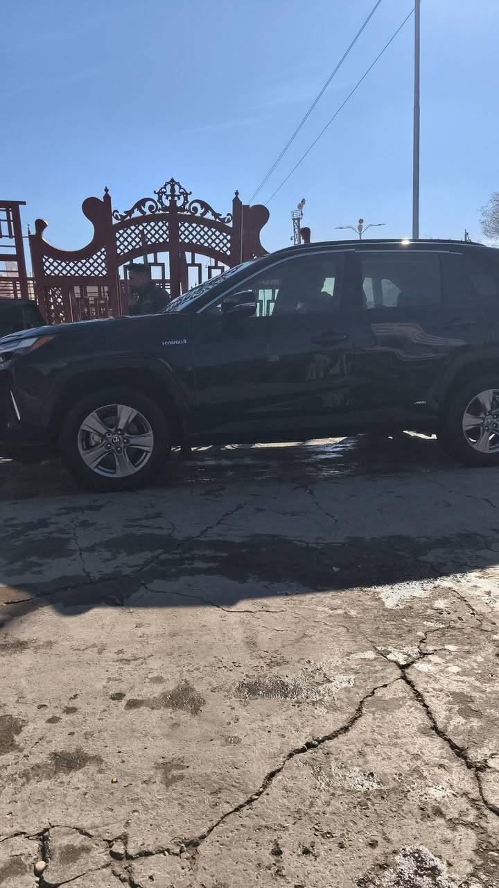 راف فور 2024
Xle ماشيه 54الف كيلو هايبرد 
السعر235
***********
