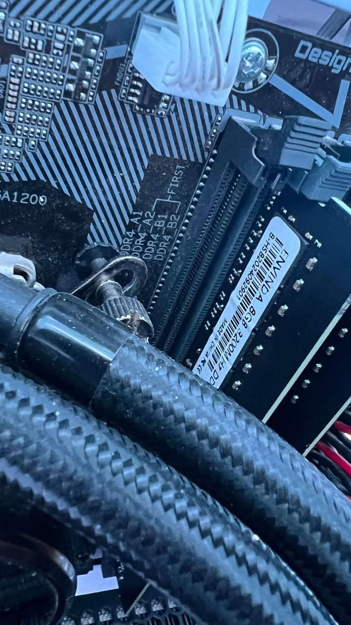 الـمـعـالـــج : i7-10700
الــمذربورد : B460 gigabyte hd3 atx 
الـramـرام : 16G 3200
الــــكــــرت : rtx 3060 8g galax
المـــــبـــرد : xigmatek 120mlm rgb
التــــخزين : M.2 nvme 512G dahwa
باور سبلاي : 600W bronze raidmax
الكـــــــيس : جام 10 مراوح بيه
المـــلحقات : كيبل التشغيل فقط
السعر 800 الف 
توصيل متوفر لجميع المحافظات
قناة التلي الحاب يشوف باقي الغراض
https://t.me/mohammed01927


**إذا كنت صاحب هذا الإعلان وتريد حذفه لأي سبب، رجاءا أرسل رسالة إلى الدعم الفني**