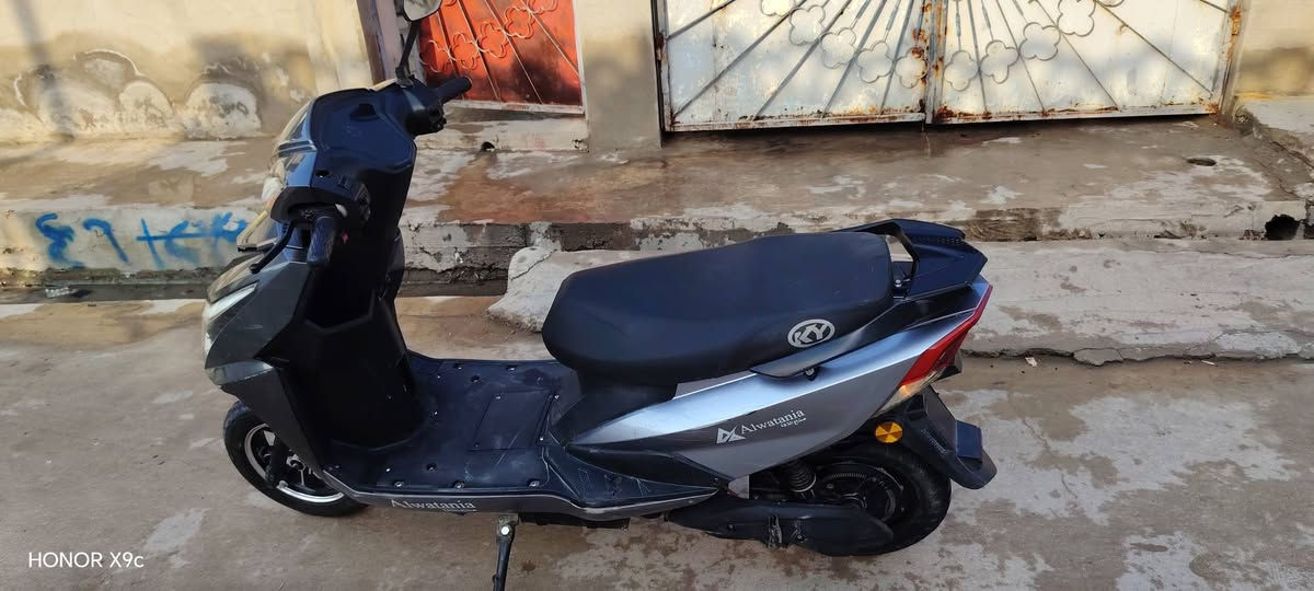 السلام عليكم ماطور شحن سكنس للبيع ماطور شرط اربع نمر سرعه 50 كله شغال لايت علي ناصي  يمين يسار بك شغال بطاريات دبل 6 مسطره شرط روح افحص السعر 375 وبمجال للطيبين مكان موصل حي القاهره الرقم***********
