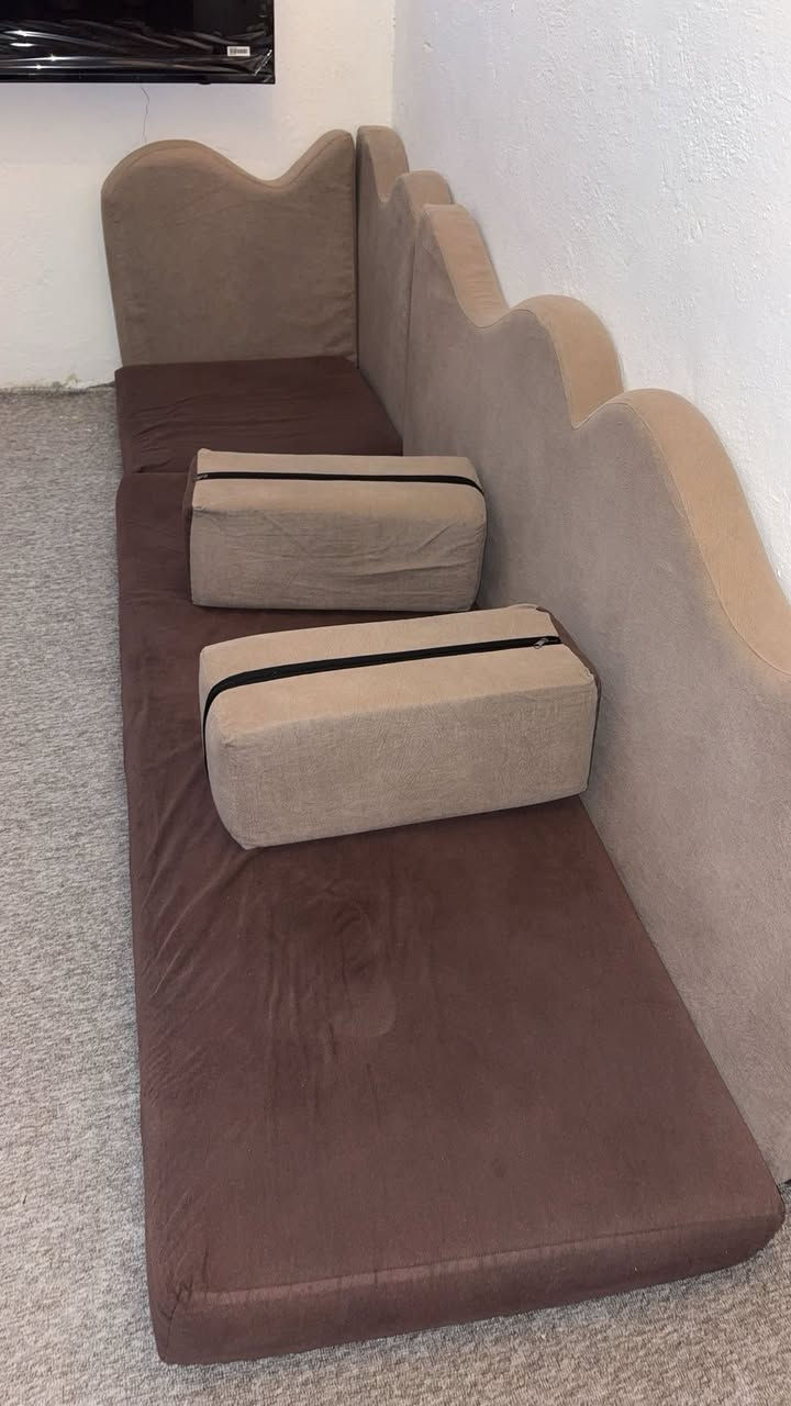 السلام عليكم 
غساله توشيبا للبيع مسعمله اخت الجديد استعمال قليل كولش ١٣ كيلو السعر ١١٥ بيها مجال قليل ومستعجل عله بيعتها 

ديوان عربي  للبيع مستخدم كولش قليل نضيف مابي ايي ضرر
السعر ٦٥ وبي مجال بسيط 

للاستفسار والاتصال عل الرقم ***********
