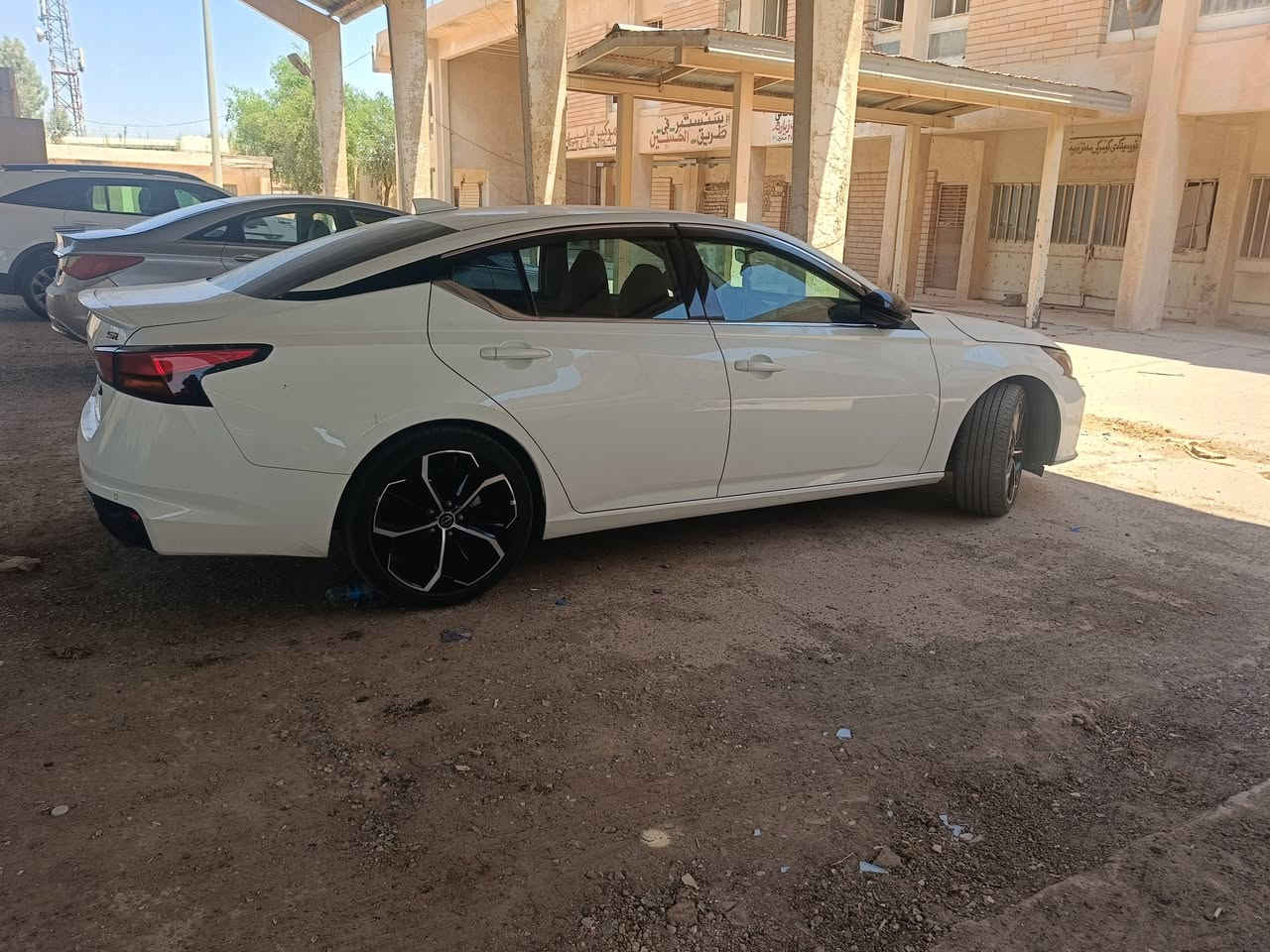 سلام عليكم
نيسان التيما SRموديل 24 خليجي شركة السور 
ماشيه 11 الف كفاله عامه مراوس بالتيما 24 امريكي 
المكان ديالى.خانقين
***********
