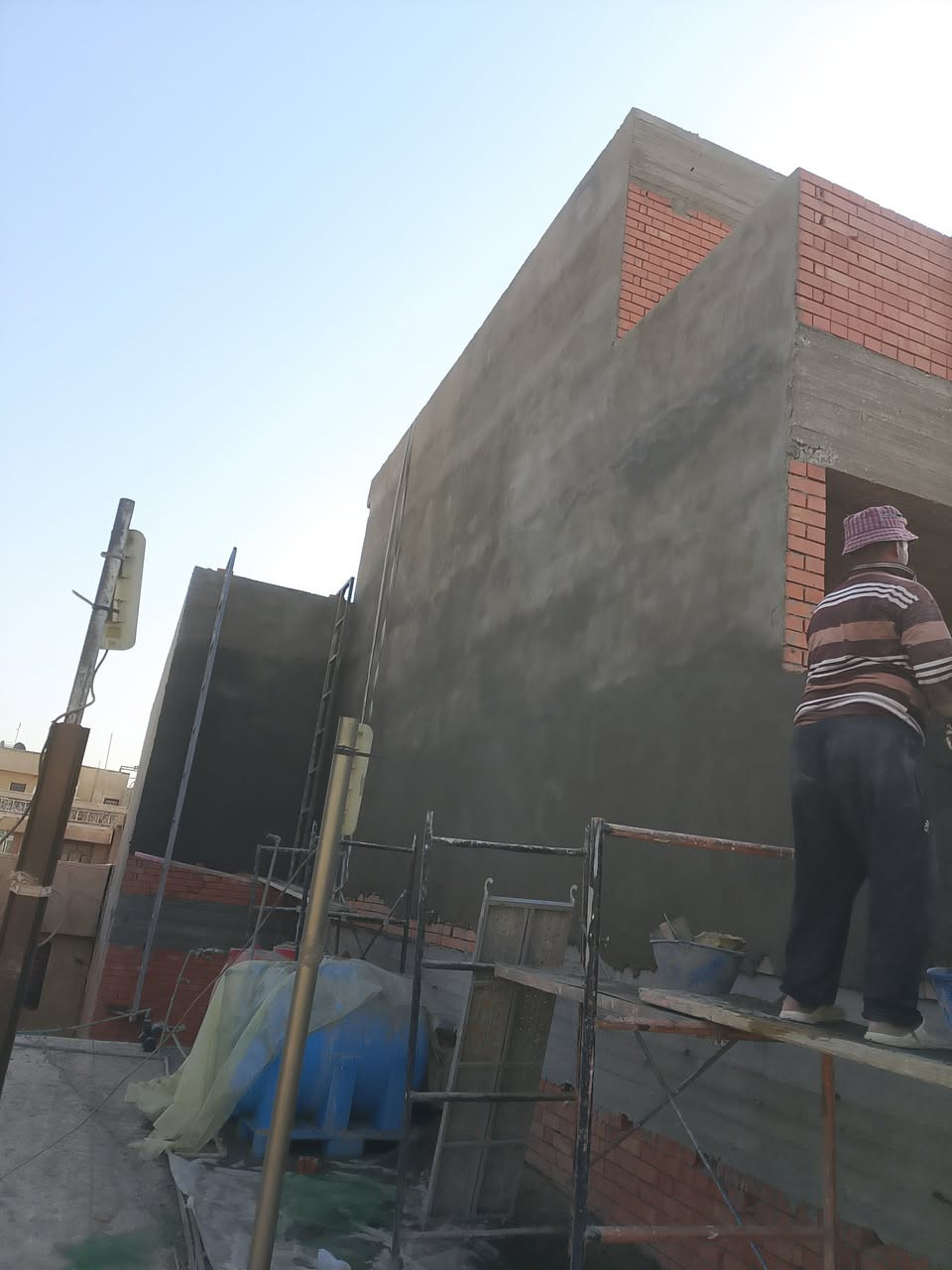 اسلام عليكم ورحمه الله 
 لباخ مصري متفرغ خشن ناعم طلس شغل هندسي درجه اولي جوده في العمل مكان بغداد*********** الرقم بي وتس
