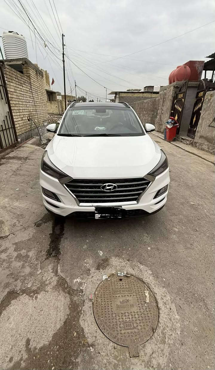 السلام عليكم
إخوان توسان للبيع موديل 2019 وارد خليجي بيهه مكانات صبغ بدون سمكرة

المواصفات:
السيارة بانوراما 
تحكم ستيرن جهتين 
اشاير بالمري 
مرايات شفط 
كشنات جلد 
حساسات وكامرة خلفيه 
مواصفات الخليجي معروفة 
السعر 173 وبيهه مجال قليل حگ الجيه 
رقم السيارة ديالى، مكاني بغداد الرصافة  
هـ:***********
