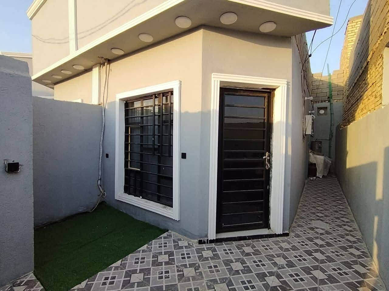 مشتمل للبيع حي حكيم شارع معارض بيت شريجي مساحه 100متر طابوك يتكون من غرفه نوم وصاله ومطبخ واستقبال مرقم من بلديه حديث جاهز للسكن *********** سعر 32
