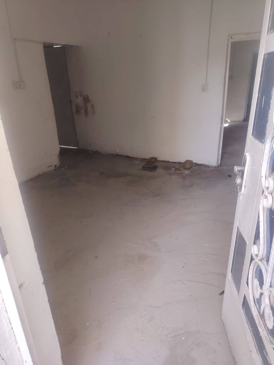 مشتمل مطلوب مبادرة قسط شهري 416الف  100متر طولاني زين القوس بشارع الملة فرعي كبال ساحة  قريبة على مدرسة
بناء بلوك وسكف عكادة  كما موضح  للاستفسار *********** علما مطلوب95 مليون  مبادرة
