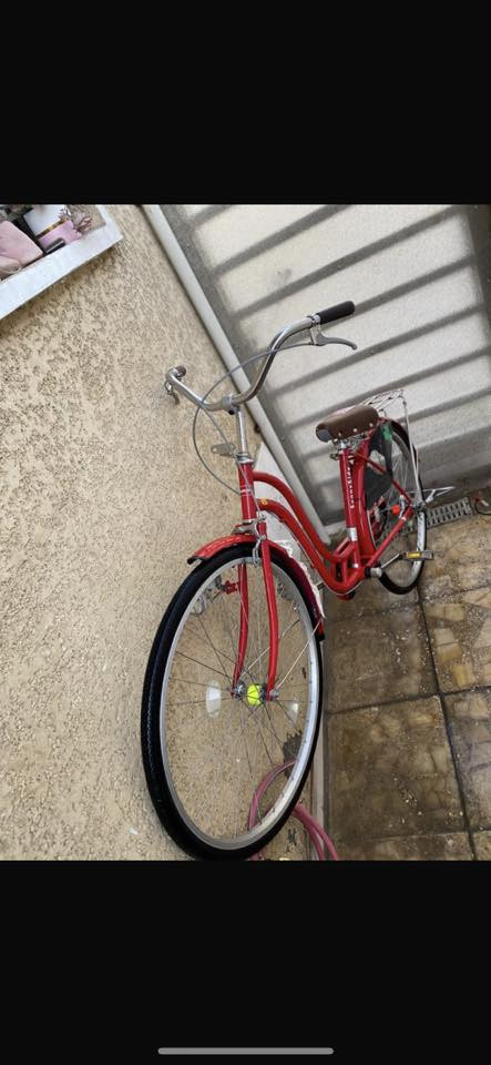 السلام عليكم 
بايسكل نضيف ٩٠/١٠٠ 
صارلي شهر من نزلته 
أخذته ١٤٠ 
بايسكل خير من الله شخط مابي ٫٫ ماعدا مال حاويه الشخوط 
تاير وجوب ثنينهن جديدات 
رايده ١٣٠ وبي مجال لطيبين 
تحياتي ٫٫٫٫٫٫٫٫٫٫٫٫٫٫٫٫٫٫- 
للتواصل ***********
